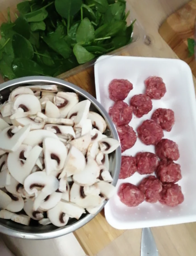 Boulettes de viande & compotée champignons/épinards
